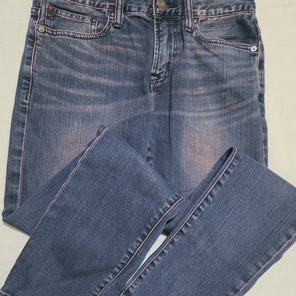 American Eagle  Pink & Light Blue Wash Skinny 28/30 Perfect Condition. Great Fit